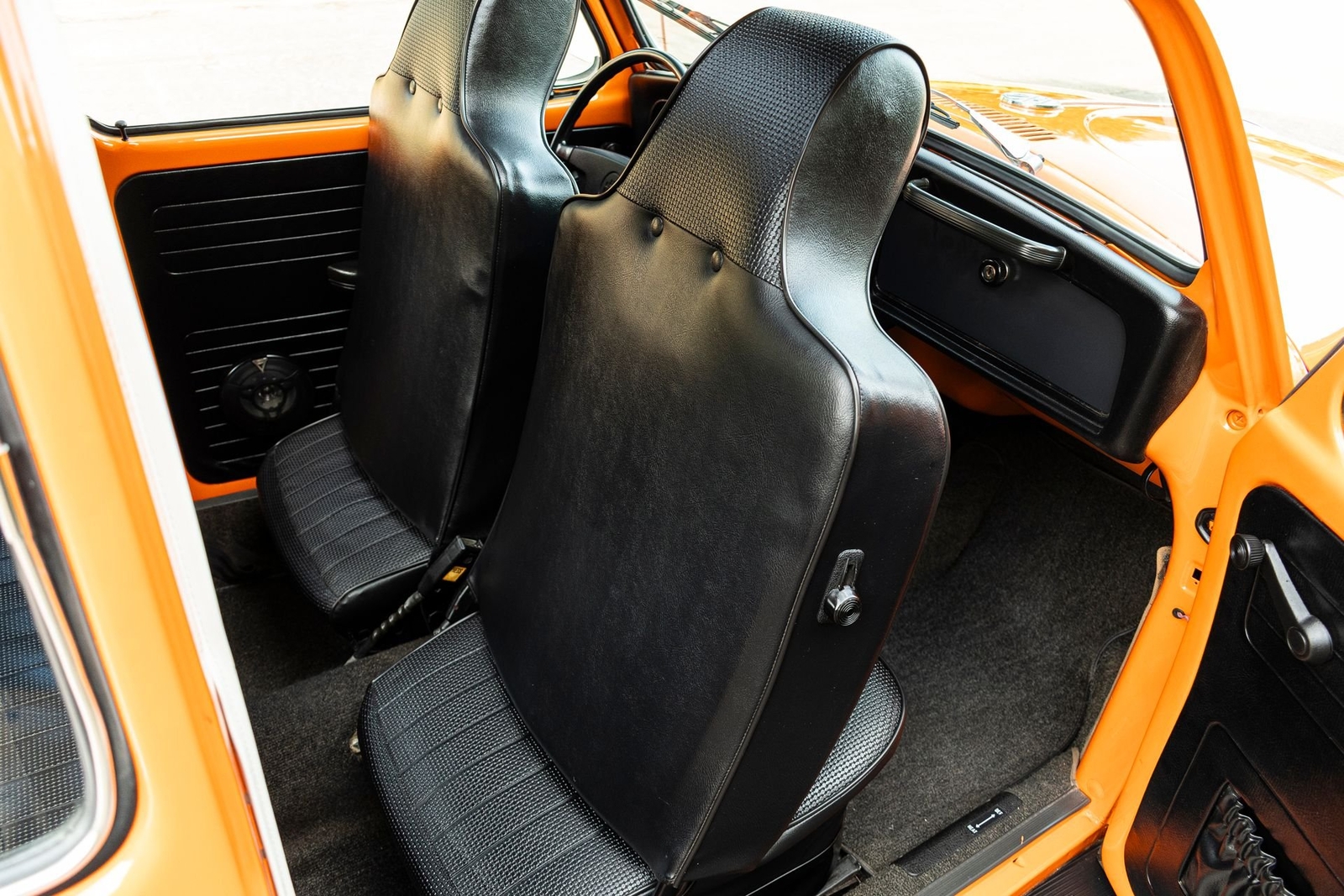 Volkswagen-Beetle-Classic-1972-Coupe-23