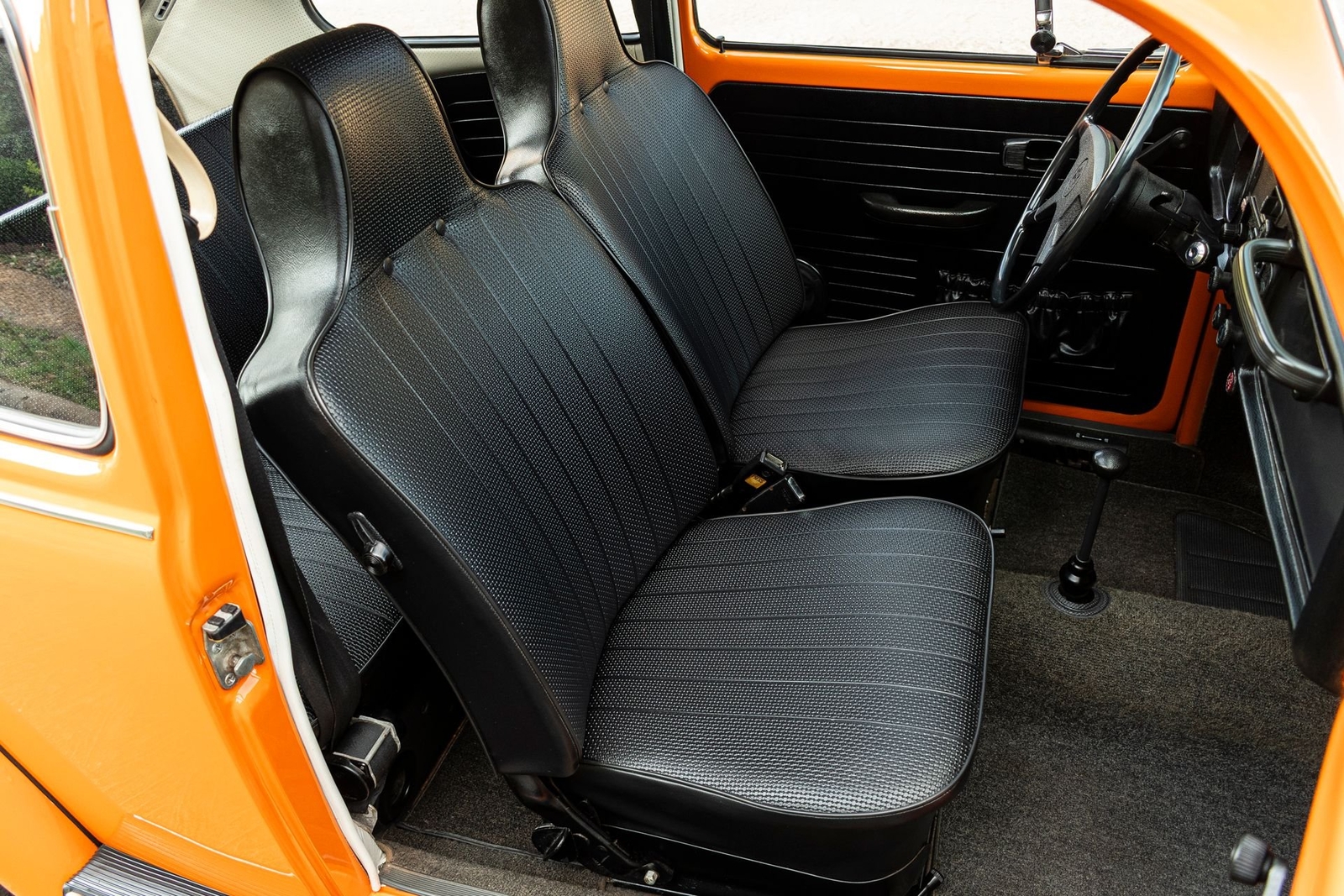 Volkswagen-Beetle-Classic-1972-Coupe-24
