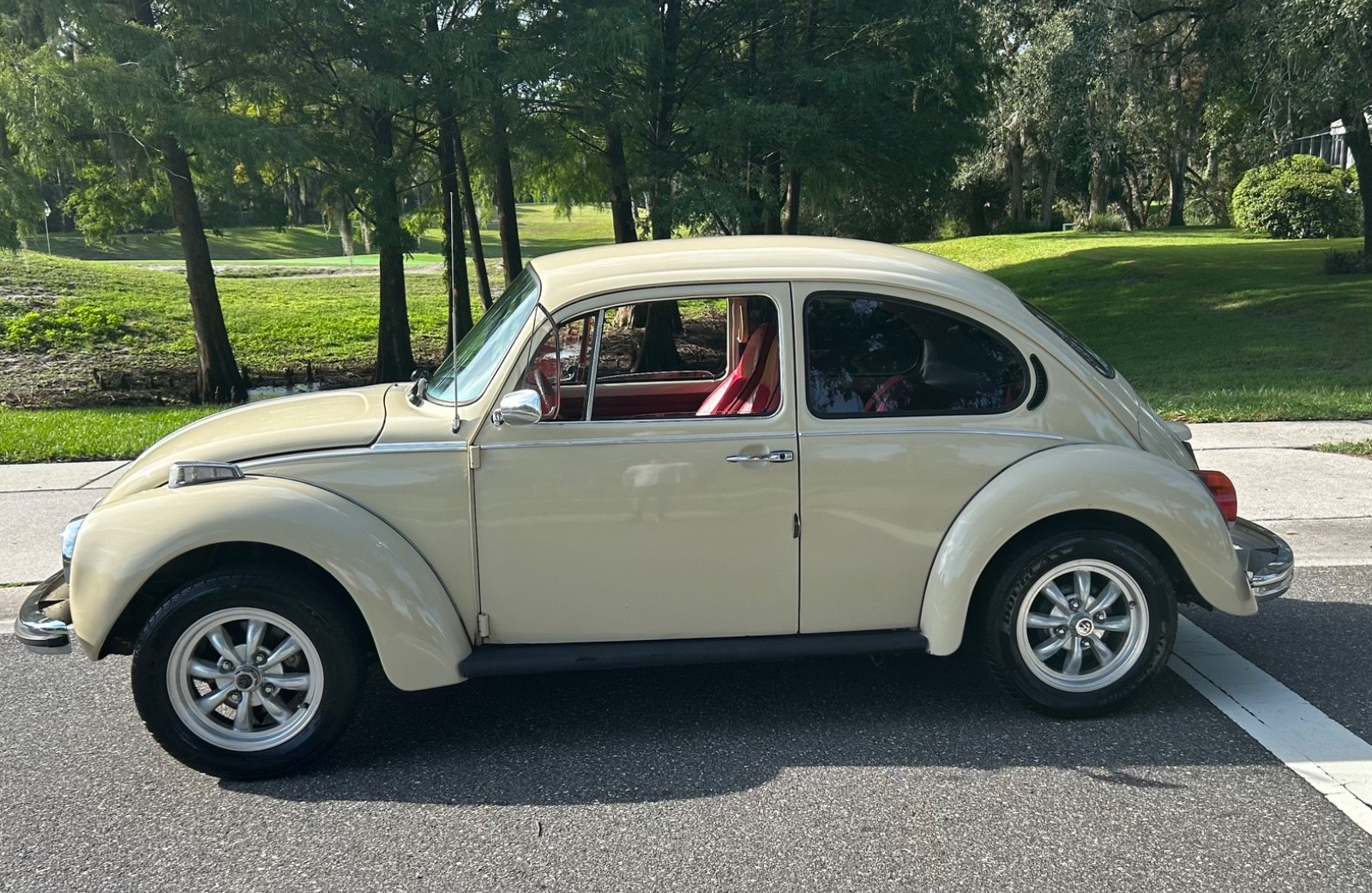 Volkswagen-Beetle-Classic-1973-Coupe-2
