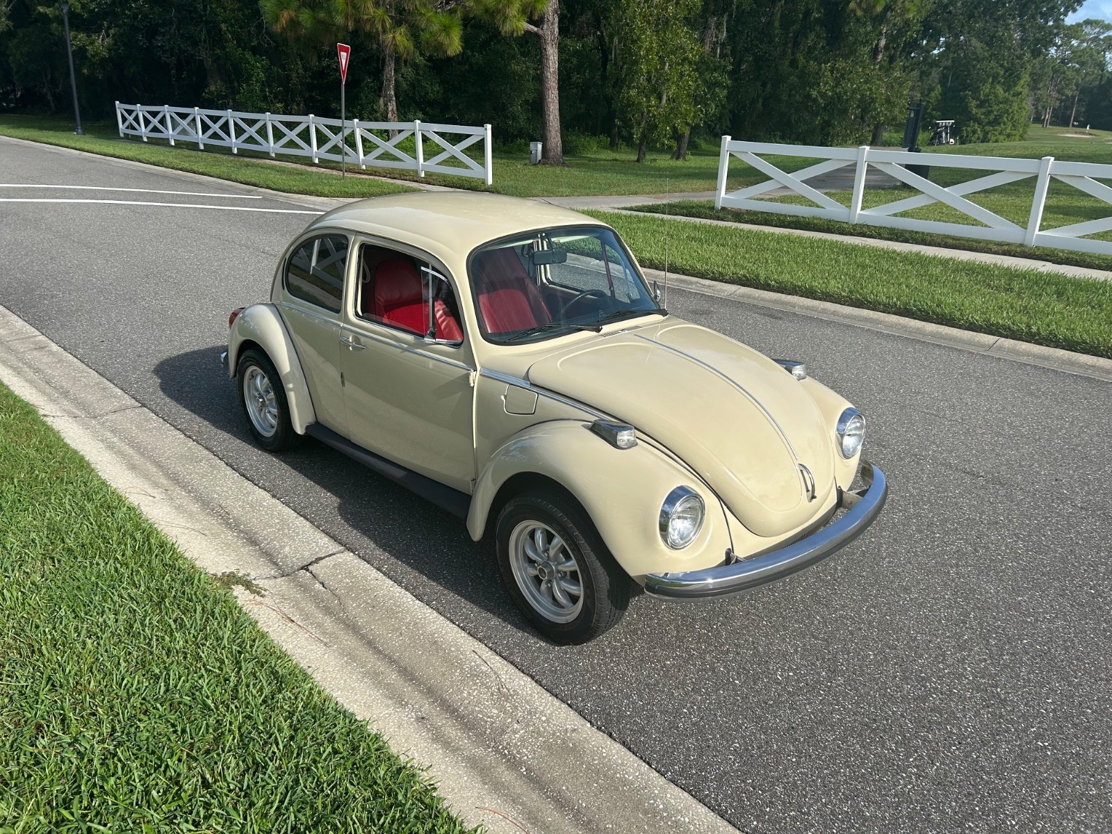 Volkswagen-Beetle-Classic-1973-Coupe-3