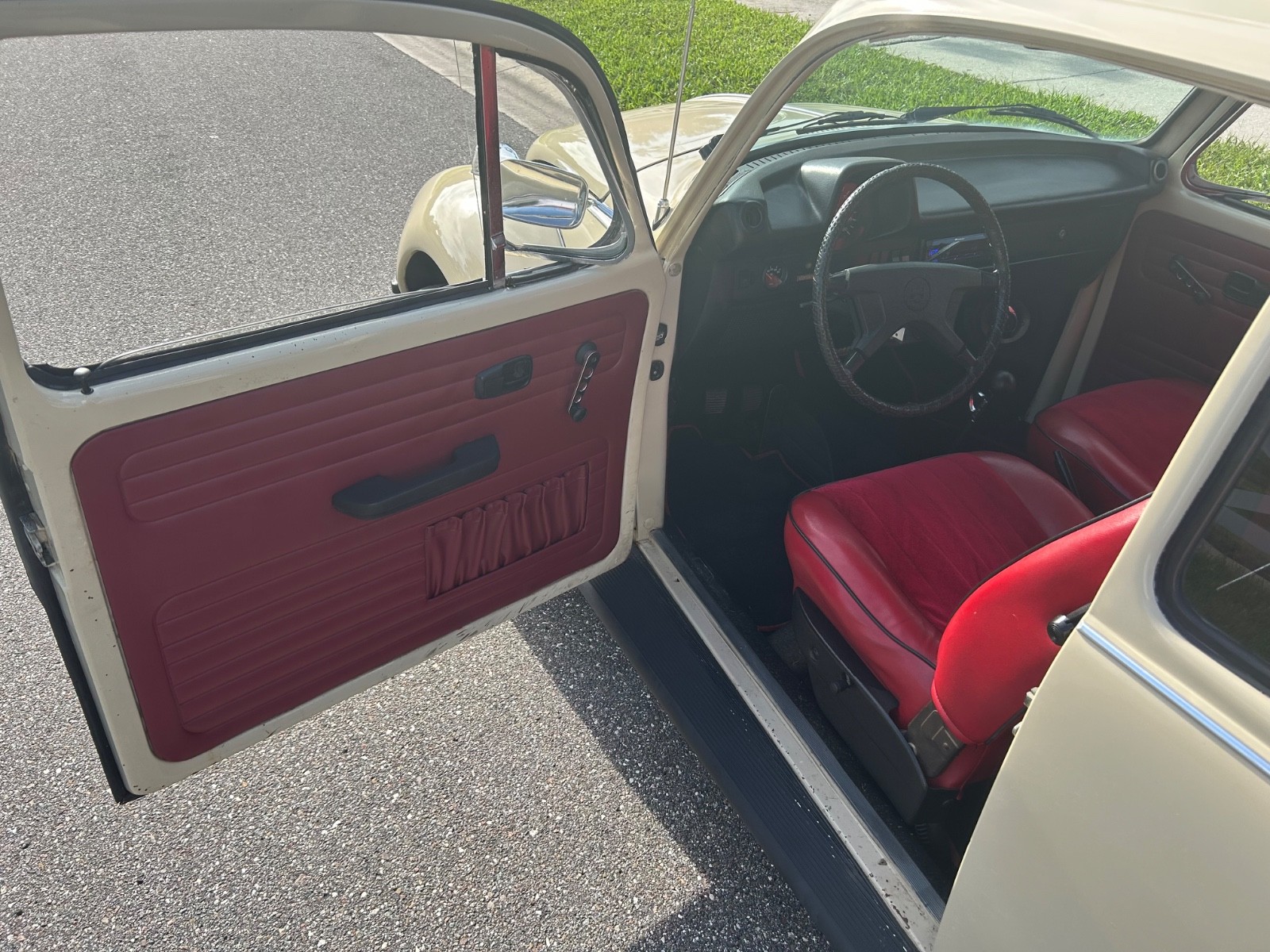 Volkswagen-Beetle-Classic-1973-Coupe-4