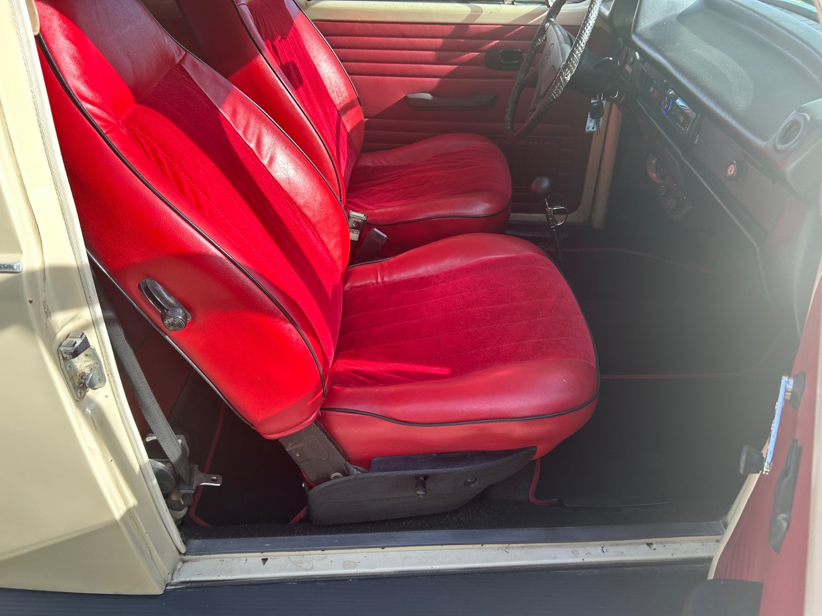 Volkswagen-Beetle-Classic-1973-Coupe-6