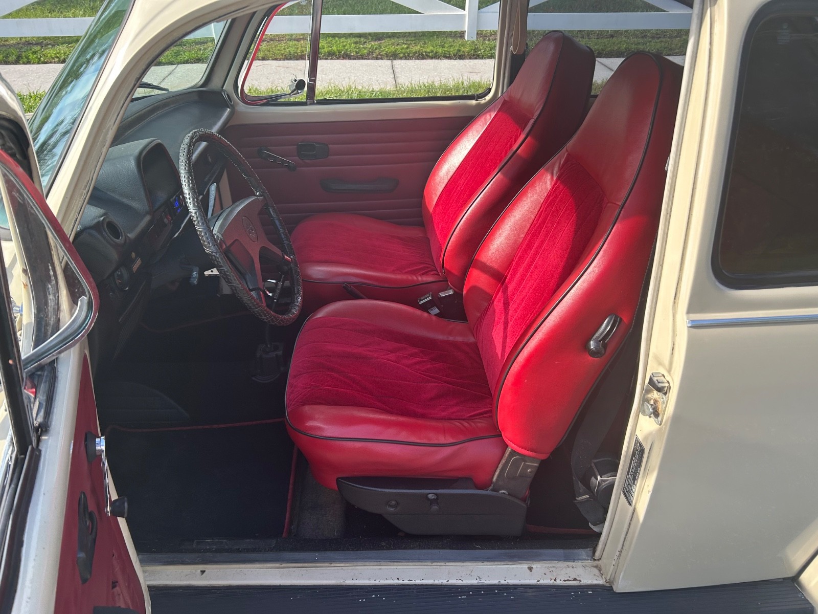 Volkswagen-Beetle-Classic-1973-Coupe-9