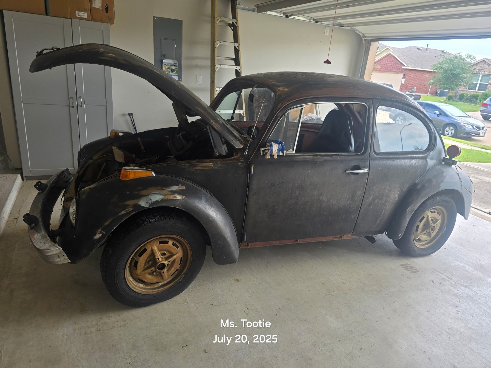 Volkswagen-Beetle-Classic-1974-Coupe-4