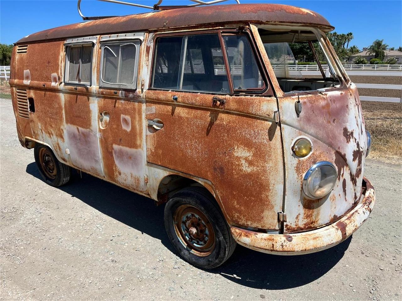 Volkswagen-Bus-1964-Tan-Red-1