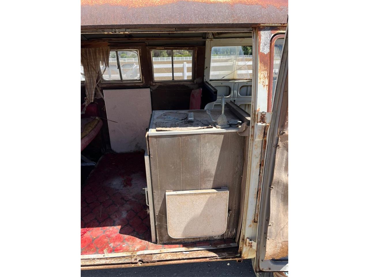 Volkswagen-Bus-1964-Tan-Red-11