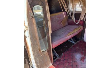 Volkswagen-Bus-1964-Tan-Red-14