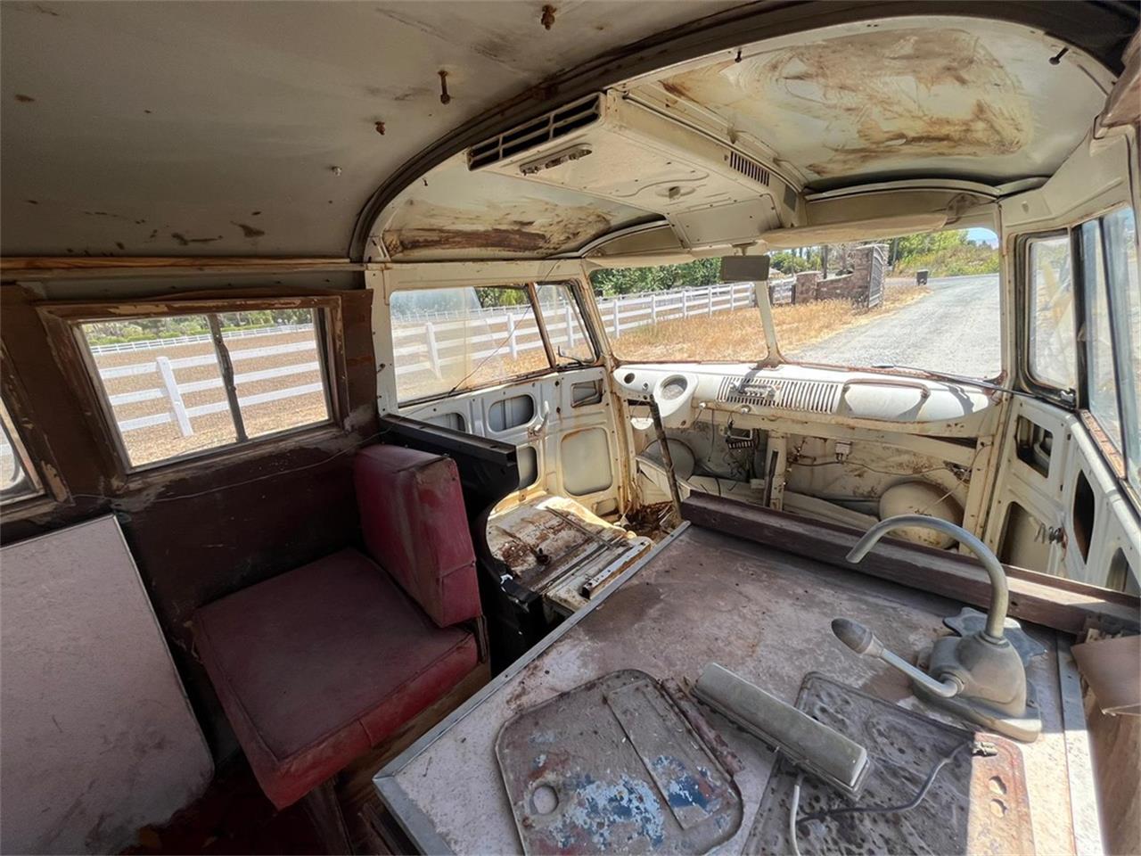 Volkswagen-Bus-1964-Tan-Red-15
