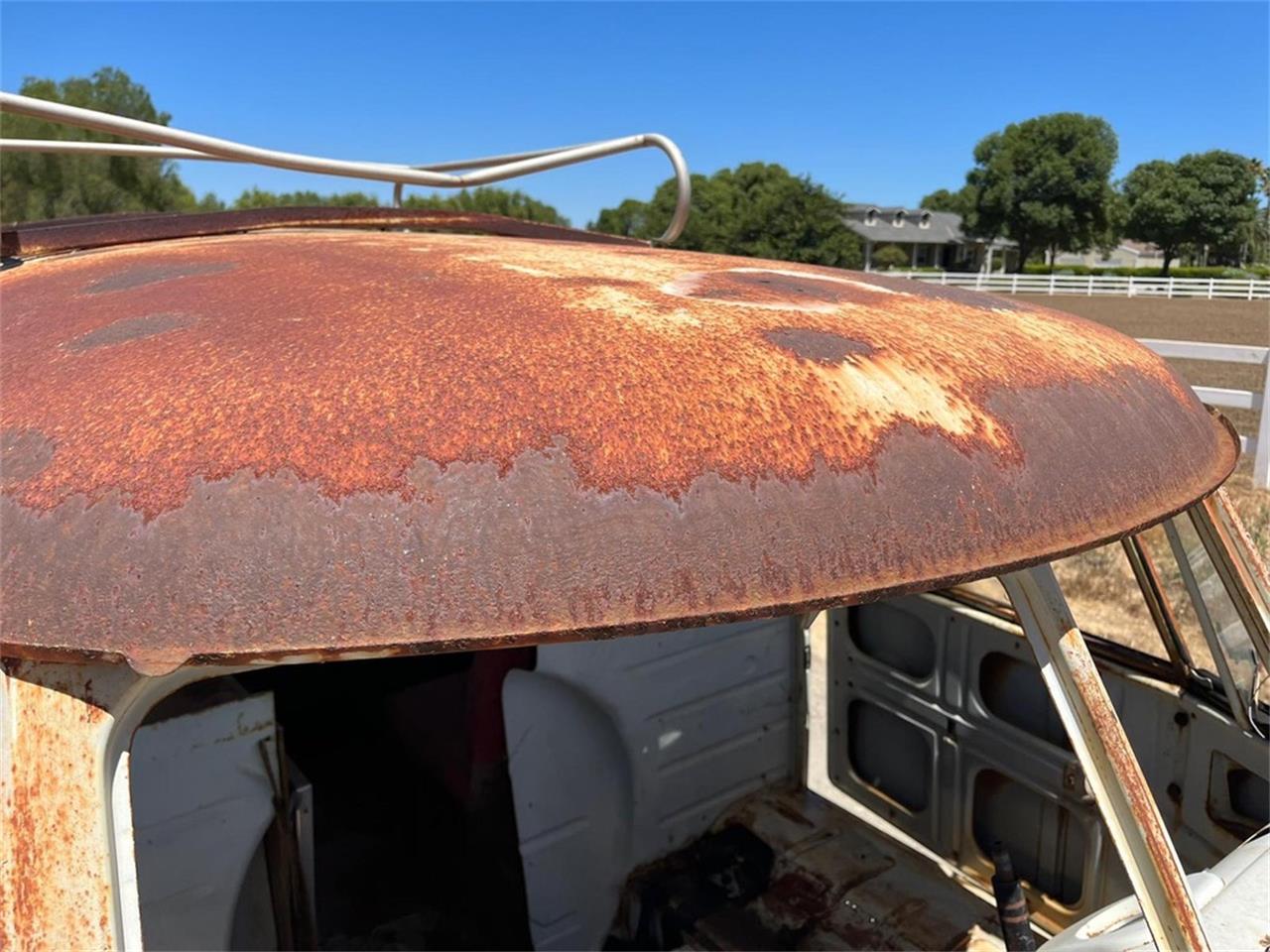 Volkswagen-Bus-1964-Tan-Red-2