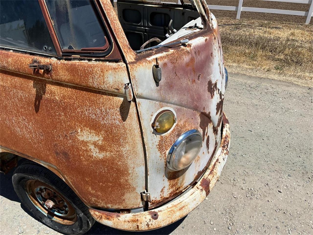 Volkswagen-Bus-1964-Tan-Red-23