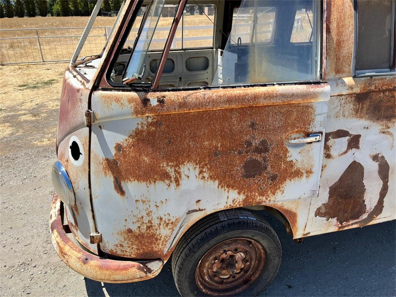 Volkswagen-Bus-1964-Tan-Red-25