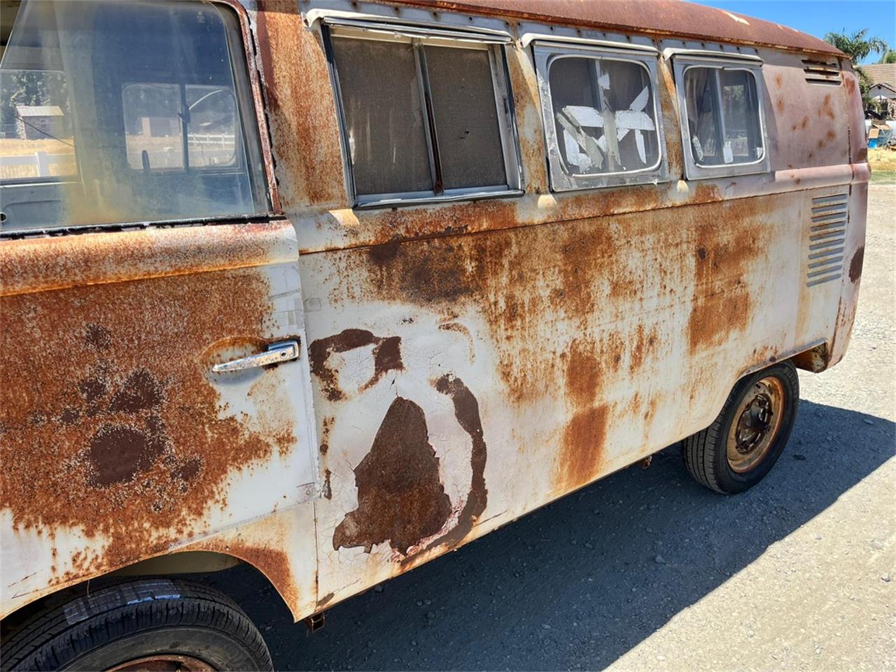 Volkswagen-Bus-1964-Tan-Red-27
