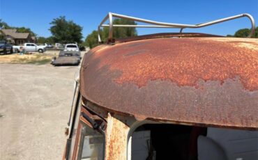 Volkswagen-Bus-1964-Tan-Red-3