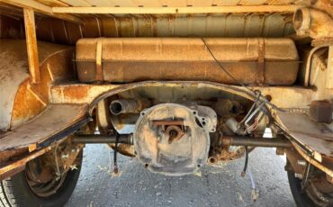 Volkswagen-Bus-1964-Tan-Red-32