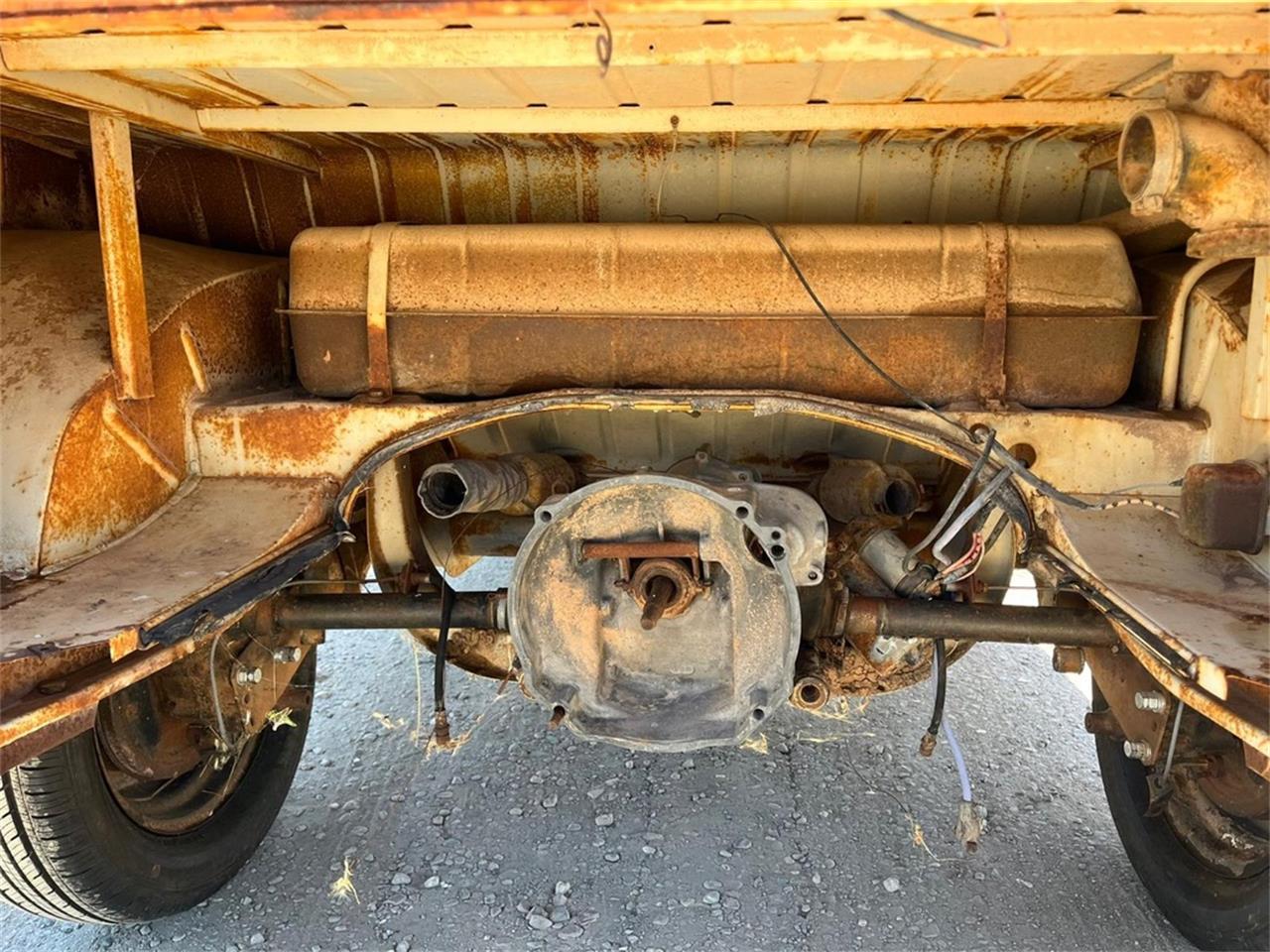 Volkswagen-Bus-1964-Tan-Red-32