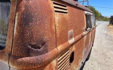 Volkswagen-Bus-1964-Tan-Red-36
