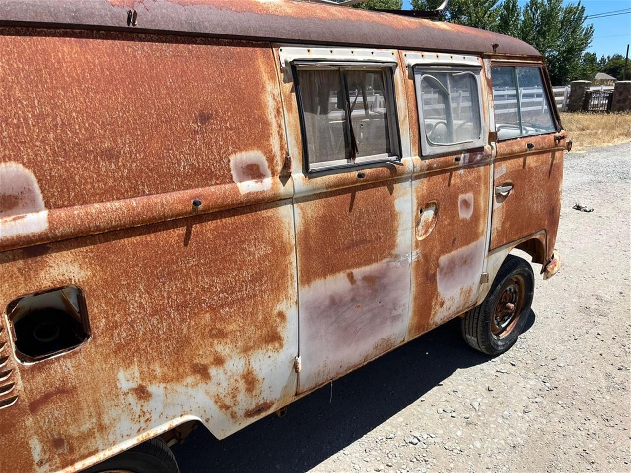 Volkswagen-Bus-1964-Tan-Red-38