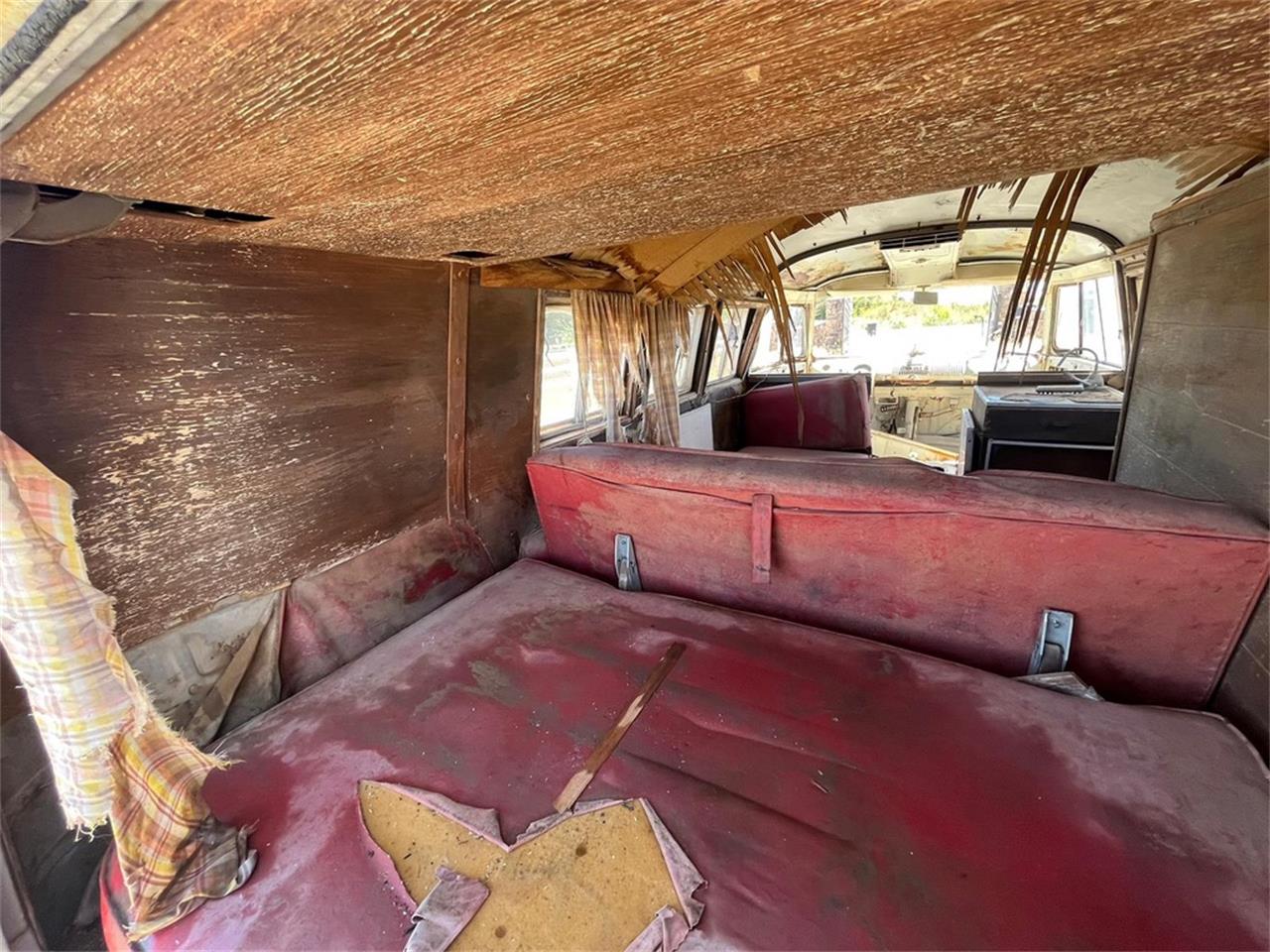 Volkswagen-Bus-1964-Tan-Red-43