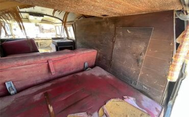 Volkswagen-Bus-1964-Tan-Red-44