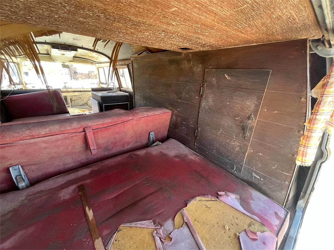 Volkswagen-Bus-1964-Tan-Red-44