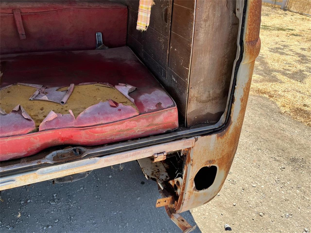 Volkswagen-Bus-1964-Tan-Red-48