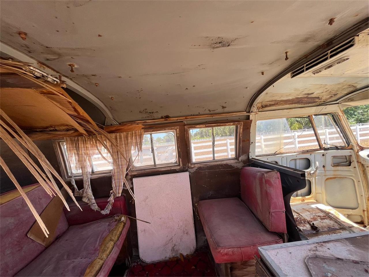 Volkswagen-Bus-1964-Tan-Red-5