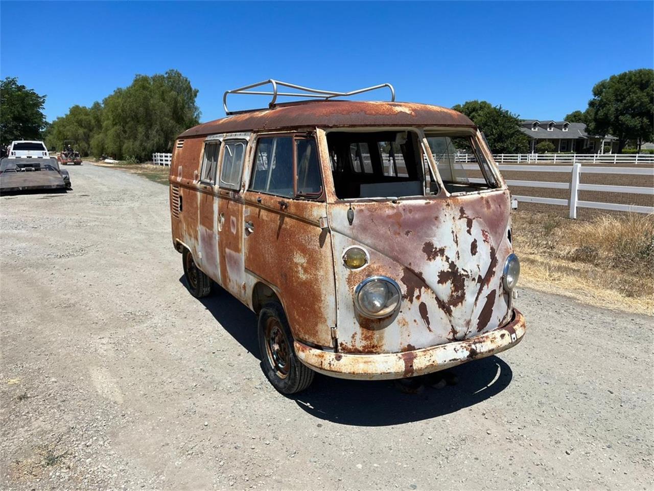 Volkswagen-Bus-1964-Tan-Red-51