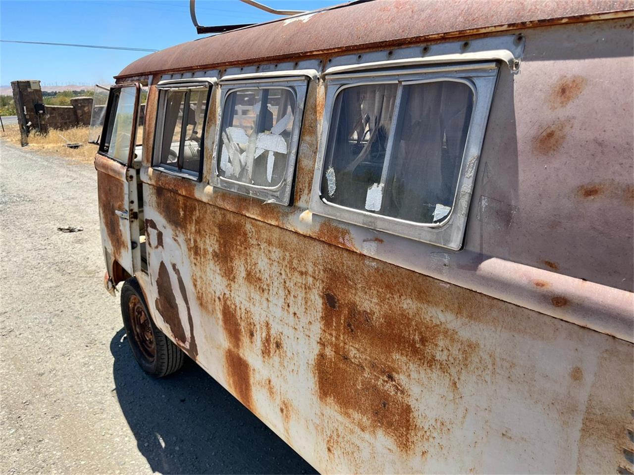 Volkswagen-Bus-1964-Tan-Red-52