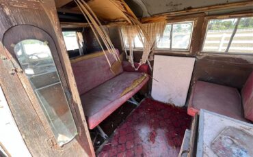Volkswagen-Bus-1964-Tan-Red-6