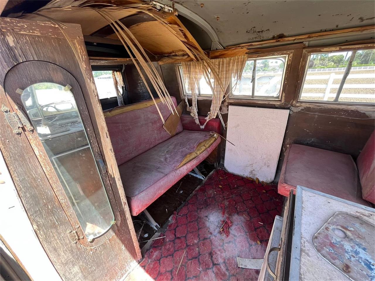 Volkswagen-Bus-1964-Tan-Red-6
