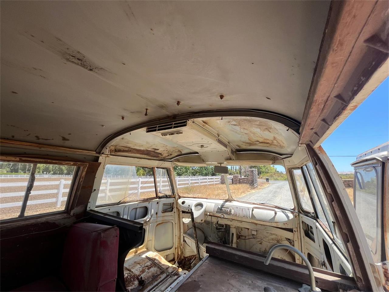Volkswagen-Bus-1964-Tan-Red-8