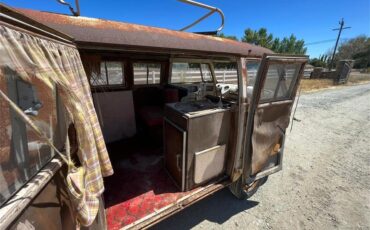 Volkswagen-Bus-1964-Tan-Red-9