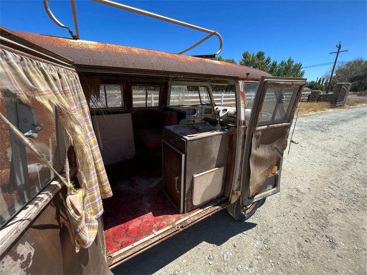 Volkswagen-Bus-1964-Tan-Red-9