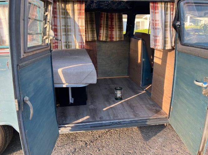 Volkswagen-Bus-1966-Blue-Patina-10