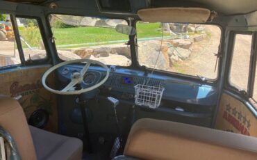 Volkswagen-Bus-1966-Blue-Patina-9
