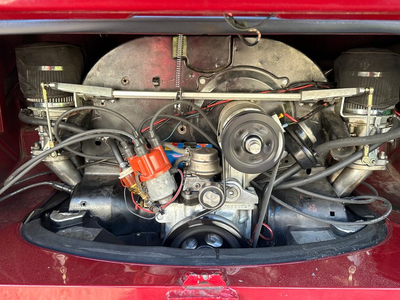 Volkswagen-Bus-1967-Red-Saddle-14