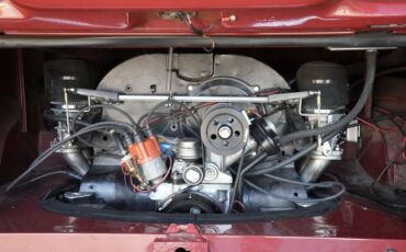 Volkswagen-Bus-1967-Red-Saddle-30