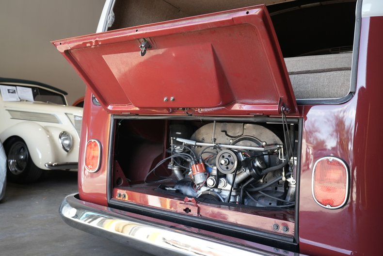 Volkswagen-Bus-1967-Red-Saddle-32