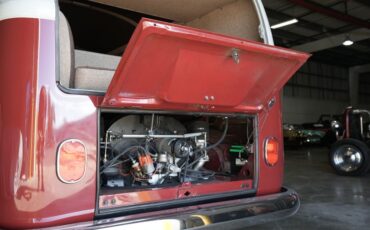 Volkswagen-Bus-1967-Red-Saddle-7
