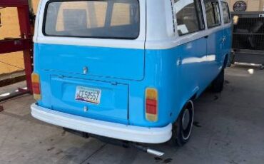Volkswagen-Bus-1975-Blue-2