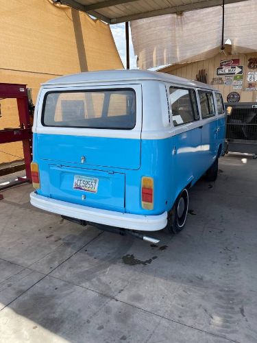 Volkswagen-Bus-1975-Blue-2