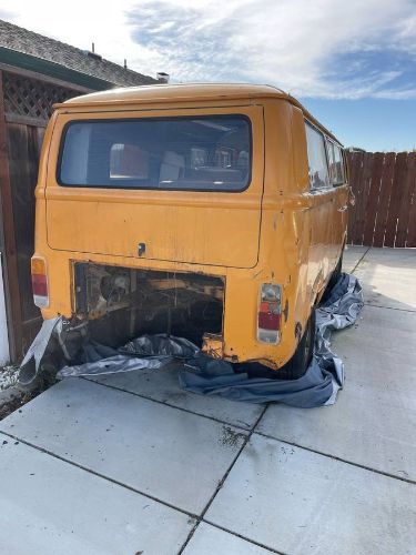 Volkswagen-Bus-1979-Yellow-1