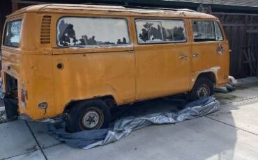 Volkswagen-Bus-1979-Yellow-2