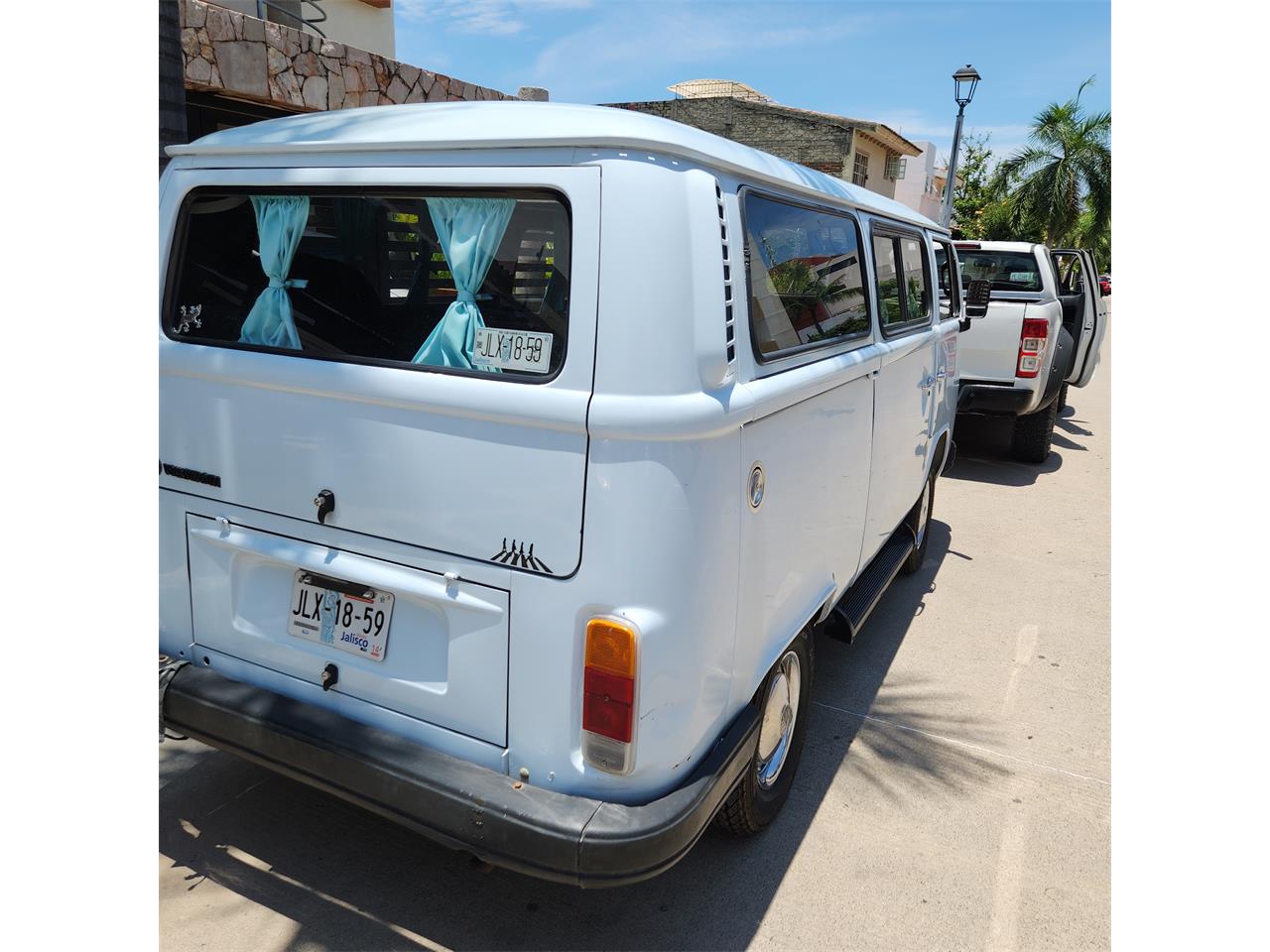 Volkswagen-Bus-1990-Blue-Gray-2