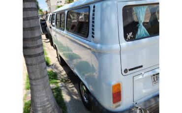 Volkswagen-Bus-1990-Blue-Gray-3