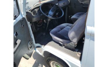 Volkswagen-Bus-1990-Blue-Gray-5