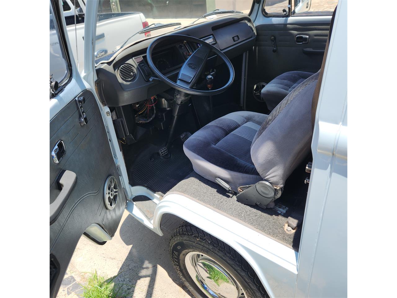 Volkswagen-Bus-1990-Blue-Gray-5