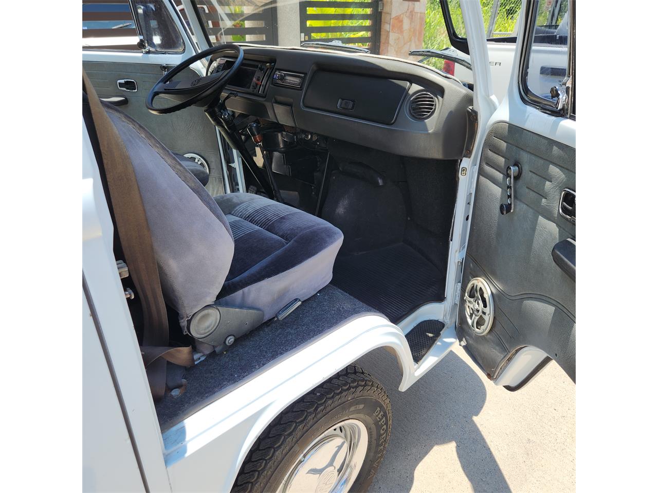Volkswagen-Bus-1990-Blue-Gray-6