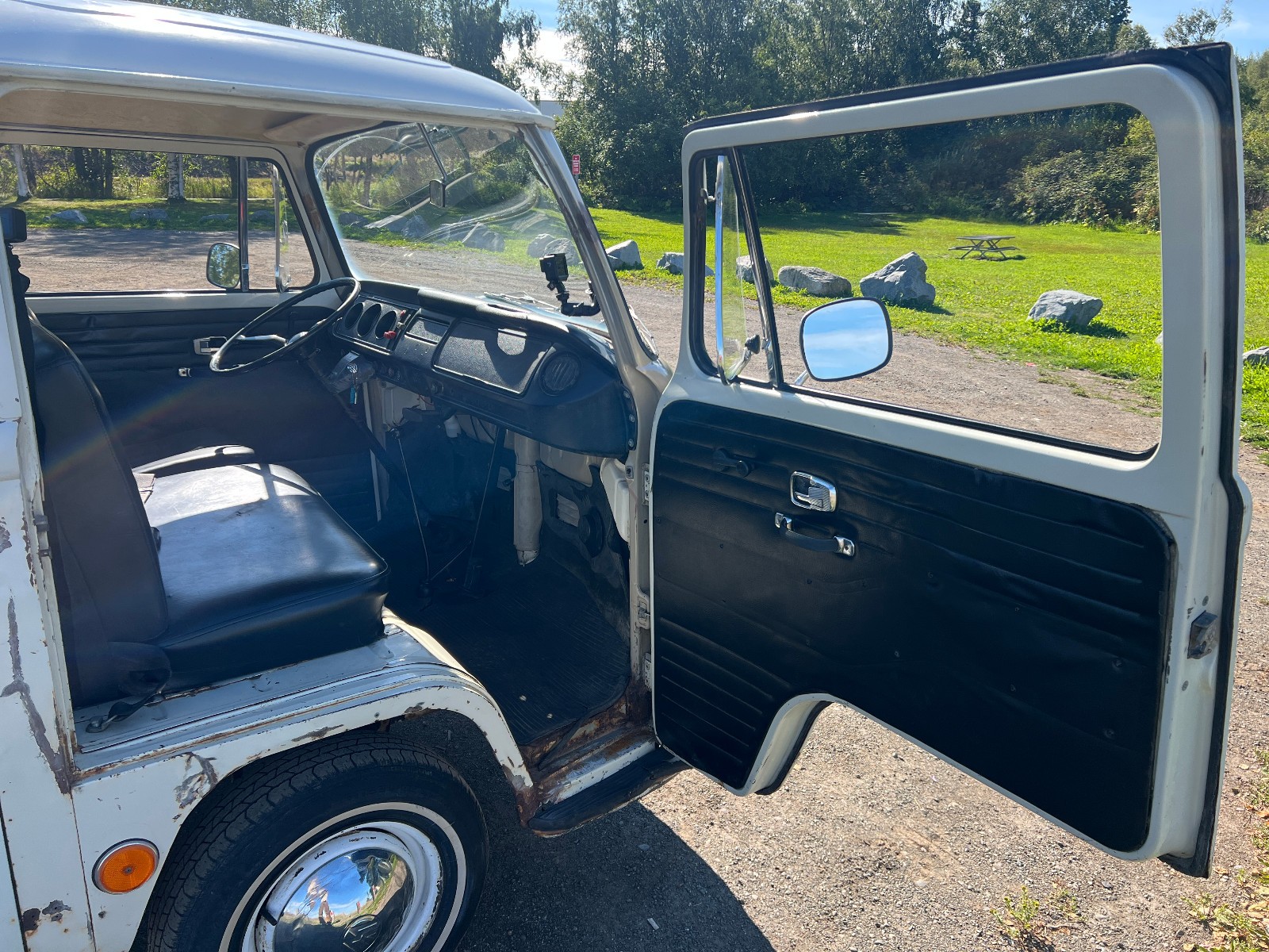 Volkswagen-BusVanagon-1969-Crew-Cab-Pickup-11