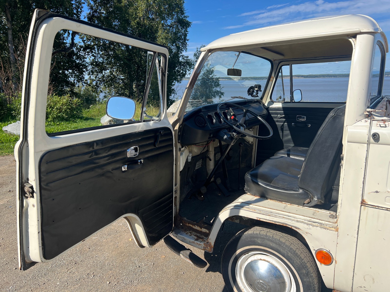 Volkswagen-BusVanagon-1969-Crew-Cab-Pickup-9